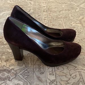 NWT Calvin Klein Dark Brown Suede Heels Sz 8. 👠